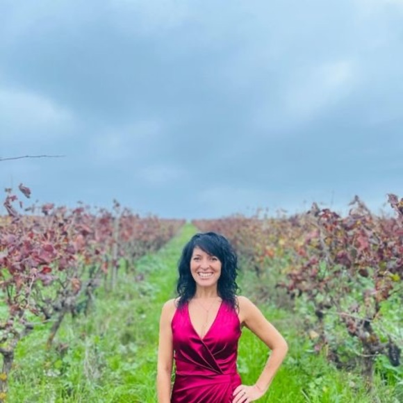 Meet your Posher, Cristina - Picture 1 of 1